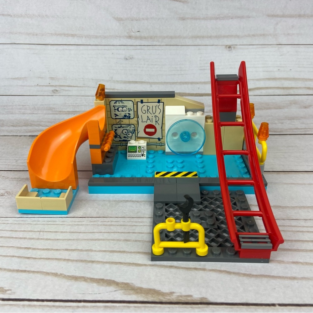 LEGO Minions in Gru's Lab set 75546